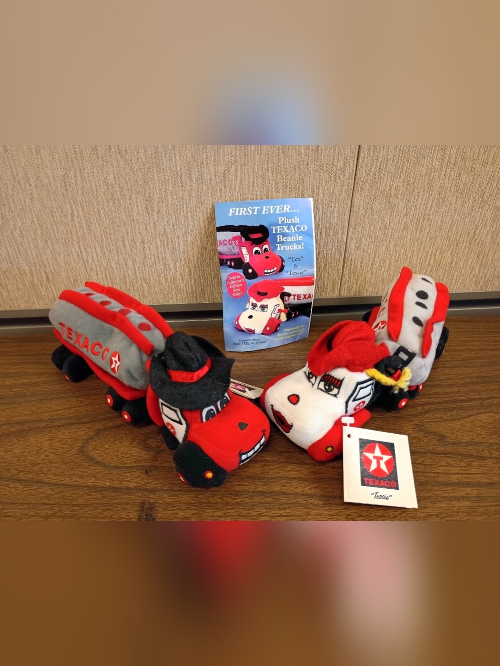 1999 Texaco The Texaco Twins Tessie & Tex Plushie Tanker Trucks Taylor Made